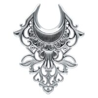 Baroques Ear Saddles en argent de Wildcat Ear Saddles argentés avec design baroque sur fond blanc