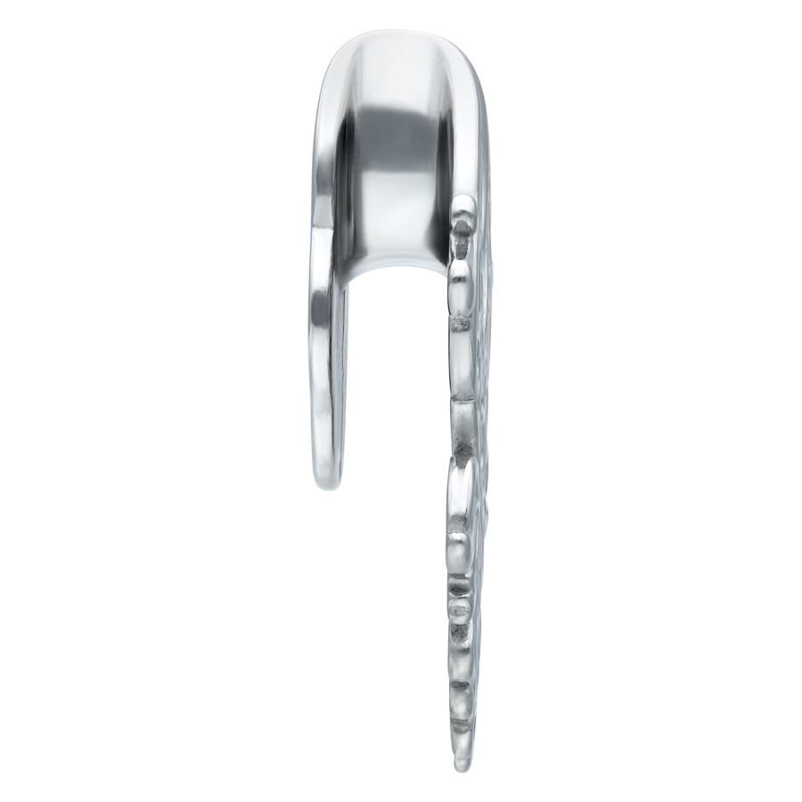 Selles d'oreille baroques en argent Selles d'oreille en argent avec design baroque sur fond blanc