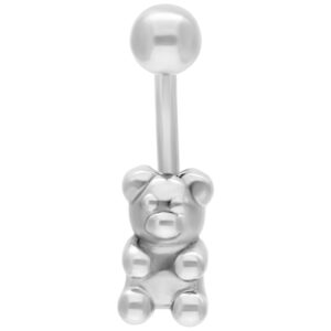 Piercing au nombril en argent avec pendentif ourson sur fond blanc