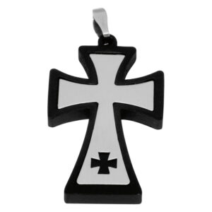 Pendentif croix argenté avec bord noir sur fond blanc
