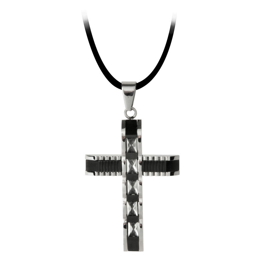 Pendentif croix en acier chirurgical argenté Pendentif croix en acier chirurgical argenté avec cordon noir sur fond blanc