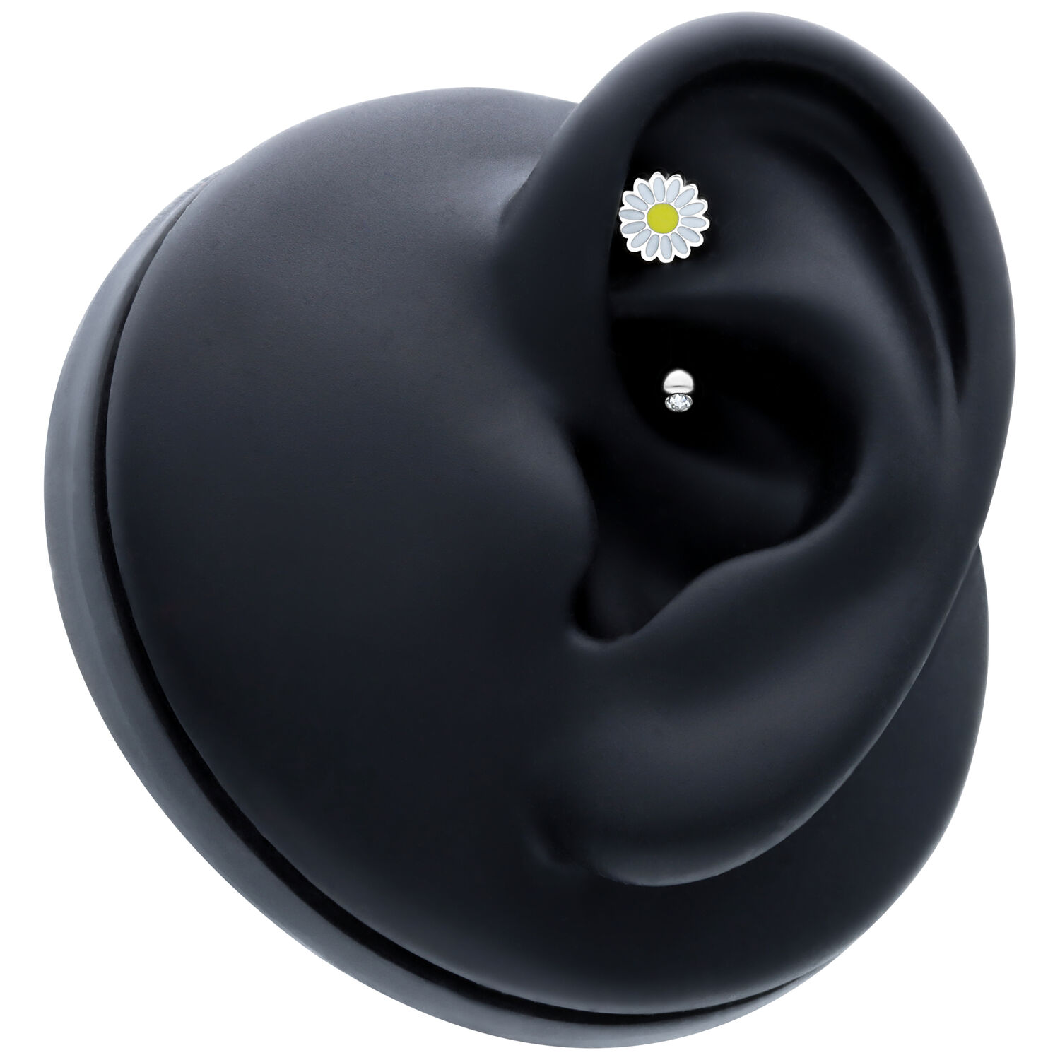 Daisy Micro Bananabell avec motif fleur Piercing noir avec fleur blanche, placé dans un modèle d'oreille noir