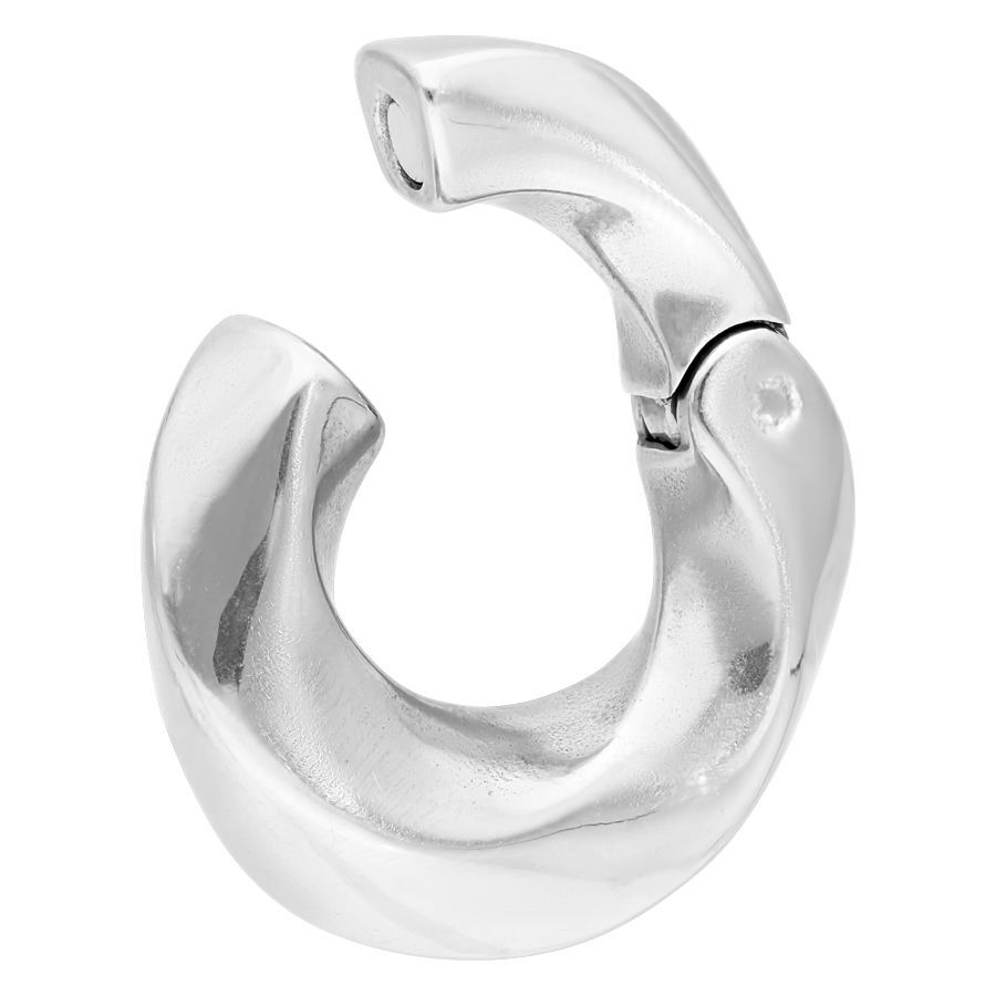 Poids d'oreille torsadé en argent, 6 mm Poids d'oreille torsadé en argent en acier chirurgical sur fond blanc