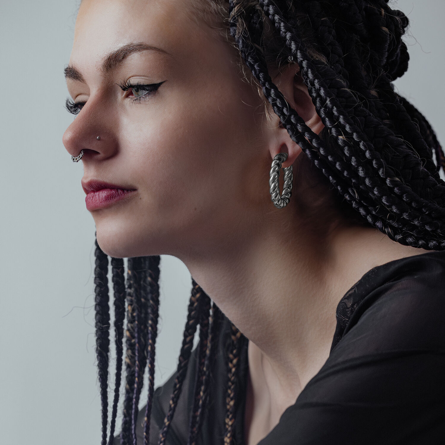 Poids d'oreilles en corde tressée noire de Wildcat Femme avec des poids d'oreilles en corde tressée noire en acier chirurgical