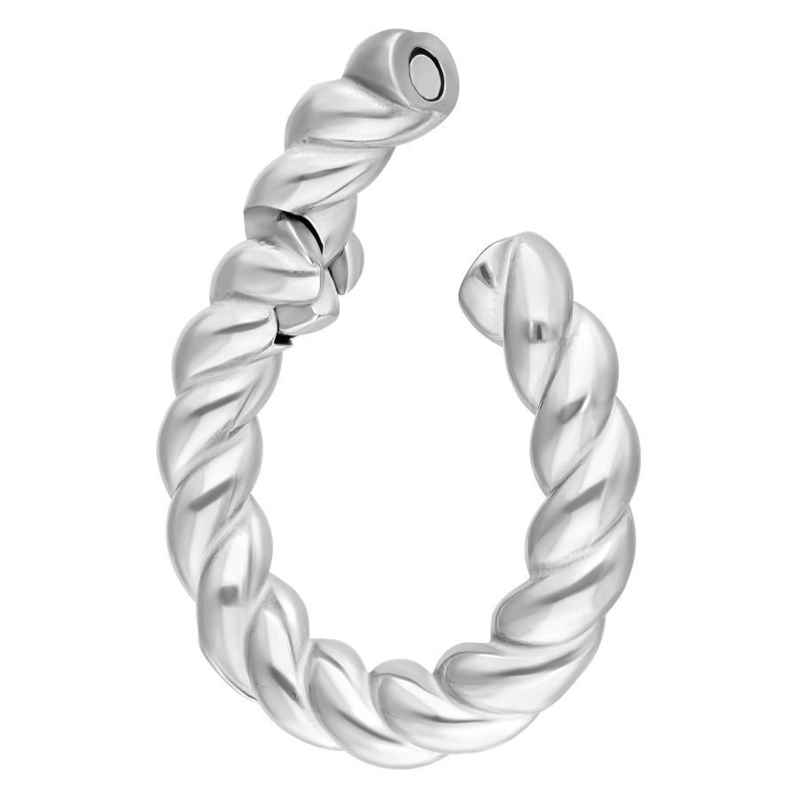 Poids d'oreille tressés en acier argenté Poids d'oreille tressé en acier chirurgical argenté sur fond blanc