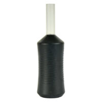 Cartouche noire à prise souple 25mm Cartouche en caoutchouc dur noir avec poignée transparente sur fond blanc