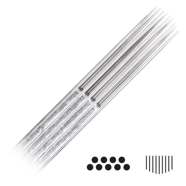 Magnum aiguilles de tatouage 11 LT acier chirurgical Gros plan sur des aiguilles de tatouage Magnum en acier chirurgical sur fond blanc