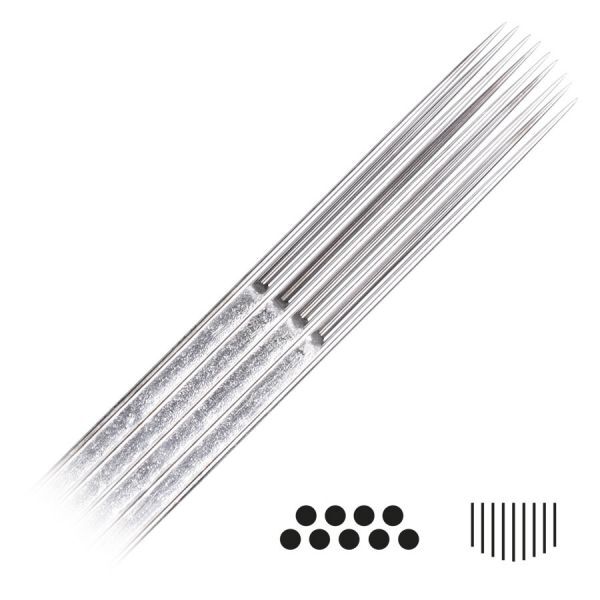 Aiguilles de tatouage Magnum Curved Long Taper 50 pcs Aiguilles de tatouage Magnum Curved Long Taper argentées sur fond blanc