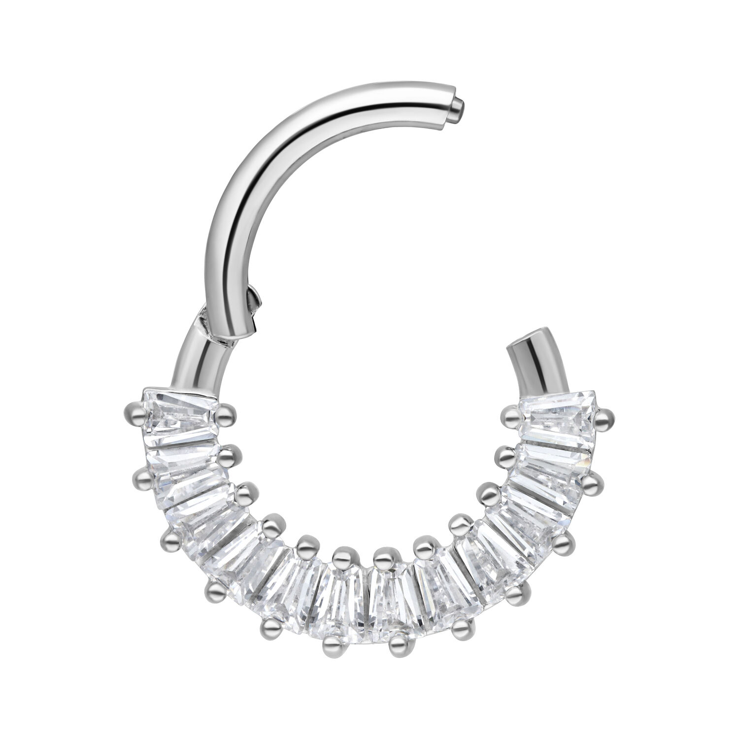 Septum clicker argenté avec cristaux clairs sur fond blanc
