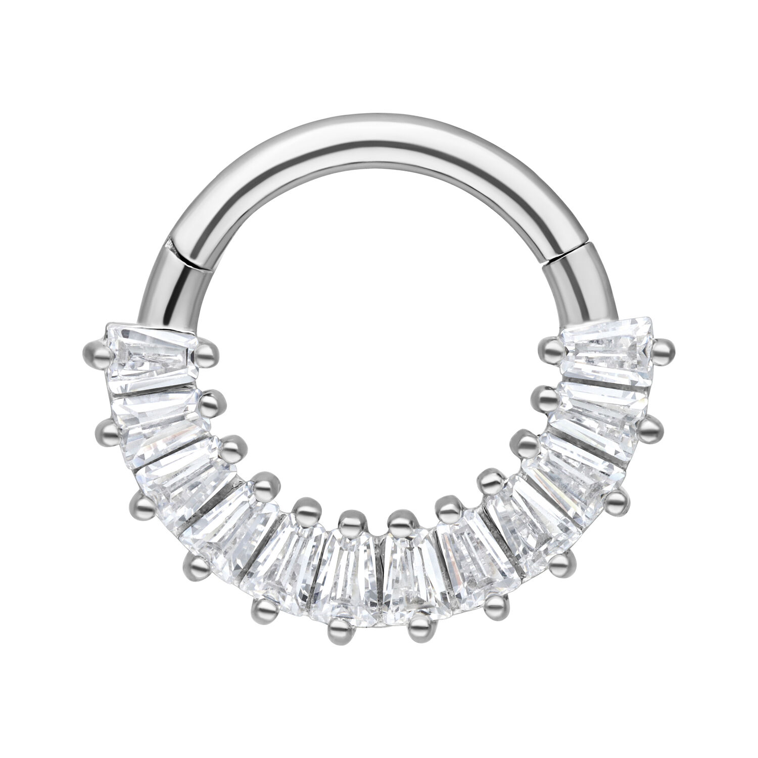 Clicker de septum en argent en acier chirurgical avec cristaux clairs sur fond blanc