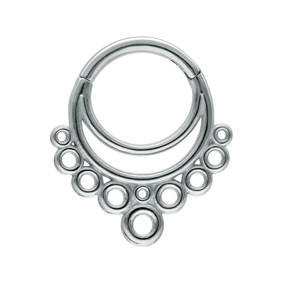 Clicker de septum argenté avec détails circulaires sur fond blanc