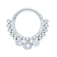 Crystal Tears Clicker en argent avec cristaux Clicker septum en argent avec cristaux clairs sur fond blanc
