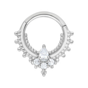Anneau piercing Oriental Drop Clicker argenté avec cristaux sur fond blanc