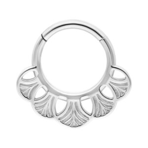 Anneau de piercing Clicker Ginkgo en argent sur fond blanc