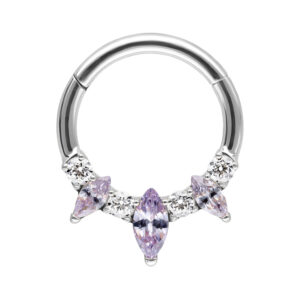 Septum clicker en argent en acier chirurgical avec cristaux lavande sur fond blanc