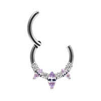 Clicker de Septum Argenté avec Cristaux Lavande Clicker de Septum en métal argenté avec cristaux lavande sur fond blanc