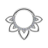 Clicker septum argenté avec fleurs en cristal Clicker septum argenté avec motif floral et cristaux sur fond blanc