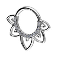 Clicker de Septum en Cristal Flower Lines Argenté Clicker de septum argenté avec motif floral et décoration en cristal sur fond blanc