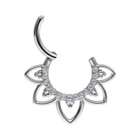 Clicker de Septum Cristal Fleur en Argent Clicker de septum argenté avec design en forme de fleur et cristaux, sur fond blanc
