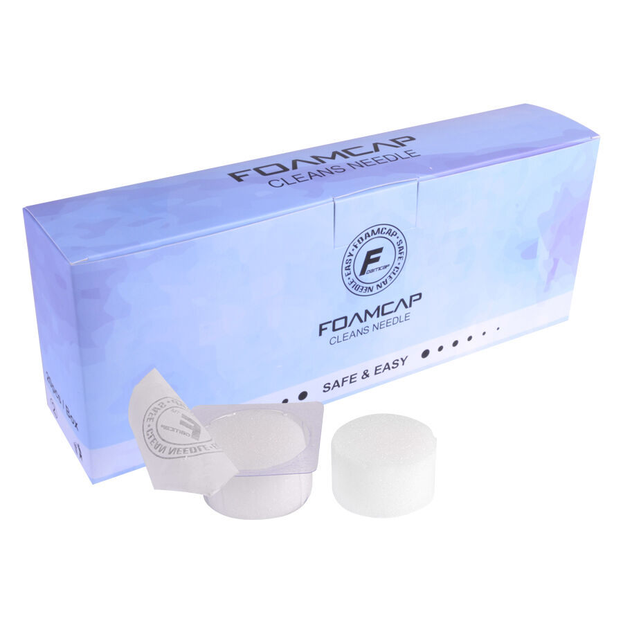 Coussins en mousse blancs de Wildcat pour accessoires de tatouage Coussins en mousse blancs de Wildcat devant un emballage bleu clair sur fond blanc