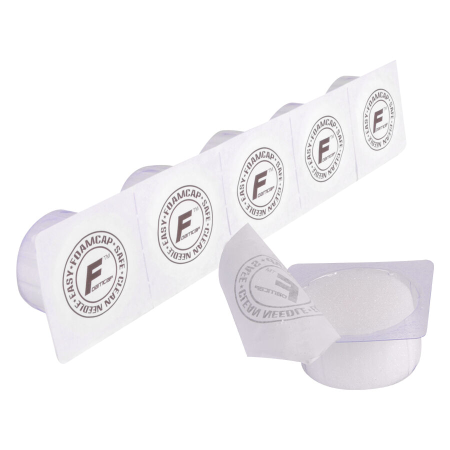 Capsules en mousse blanches pour accessoires de tatouage Capsules en mousse blanches de Wildcat, côte à côte sur fond blanc