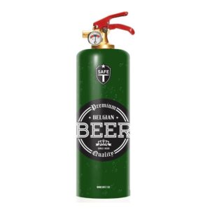 Extincteur vert Beer avec poignée rouge et manomètre sur fond blanc