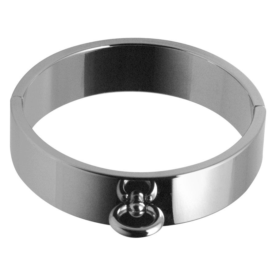 Collier esclave en acier chirurgical argenté Collier en métal argenté avec surface brillante sur fond blanc