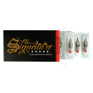 Pack de cartouches d'aiguilles de tatouage avec trois cartouches visibles sur fond blanc