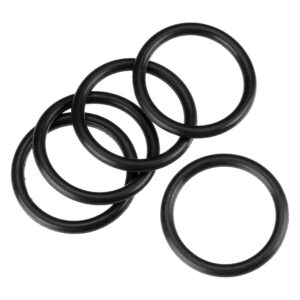 Six O-Rings noirs en caoutchouc sur fond blanc