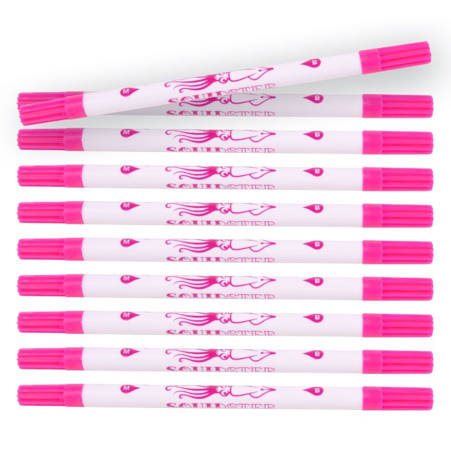Stylos de tatouage Squidster rose lot de 10 Dix stylos de tatouage Squidster roses sur fond blanc, un en travers au-dessus