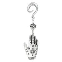 Poids d'oreille main de Hamsa en argent Poids d'oreille en argent avec symboles ornés sur fond blanc
