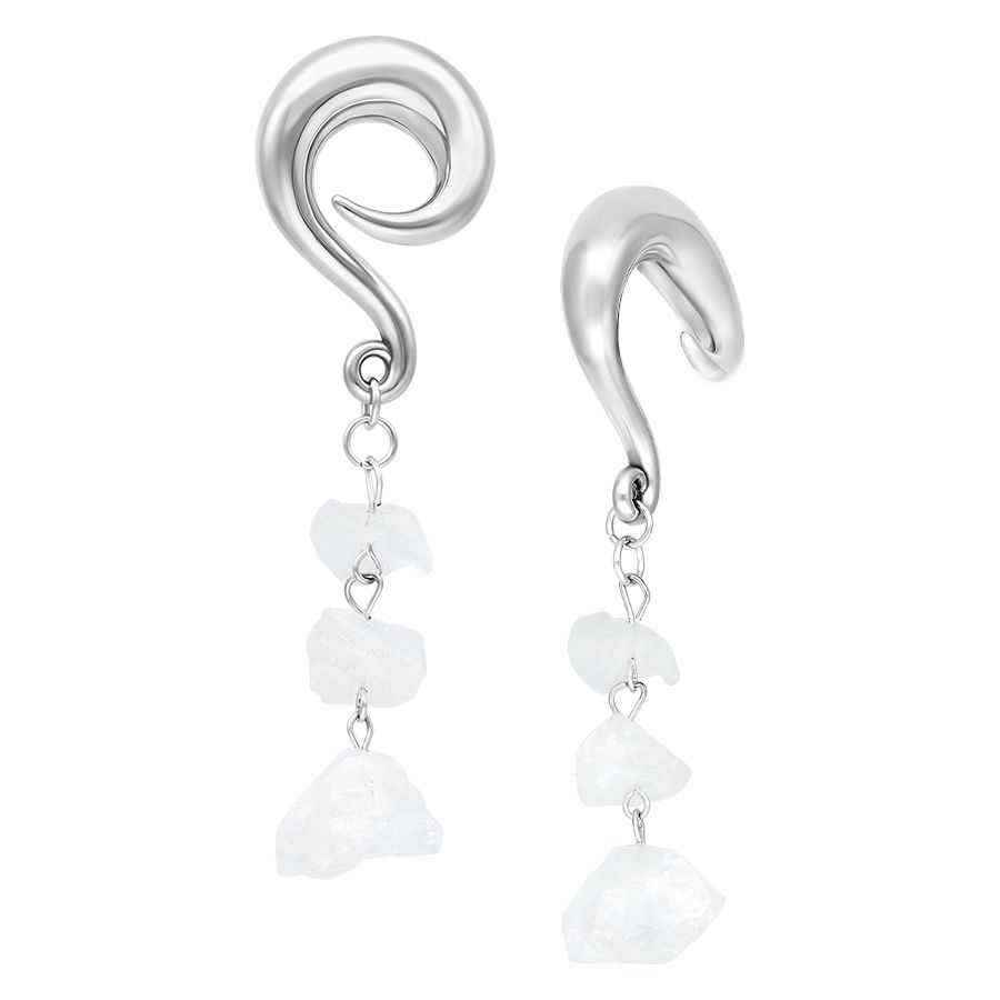 Rocks poids d'oreille en acier chirurgical argenté Poids d'oreille argentés en acier chirurgical avec pierres pendantes sur fond blanc