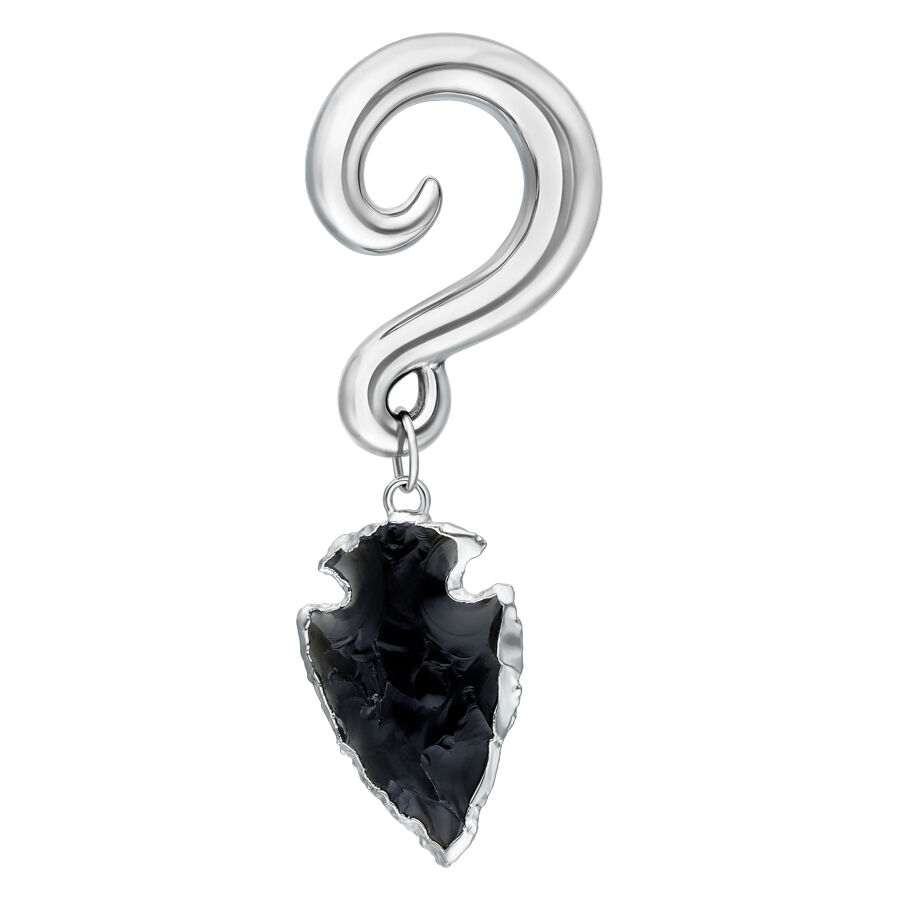 Design de croissant en argent avec pierre d'obsidienne noire suspendue sur fond blanc