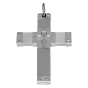 Pendentif croix en acier chirurgical argenté sur fond blanc