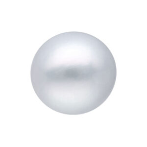 Boule argentée brillante en titane sur fond blanc