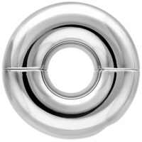 Anneau de piercing Tribal Dream argenté Anneau de piercing argenté en acier chirurgical sur fond blanc