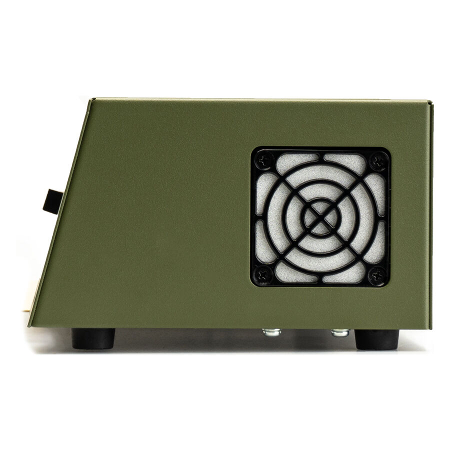 Thermocopieur vert TIM pour tatoueurs Thermocopieur vert TIM avec grille de ventilation sur fond blanc
