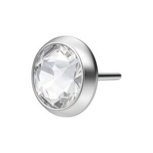 Embout argenté pour piercing triple de 4,0 mm sur fond blanc