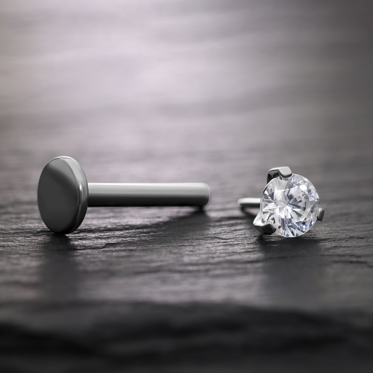 Embout à 3 points pour Pushfit Labret en argent Embout argenté à 3 points avec cristal sur fond sombre