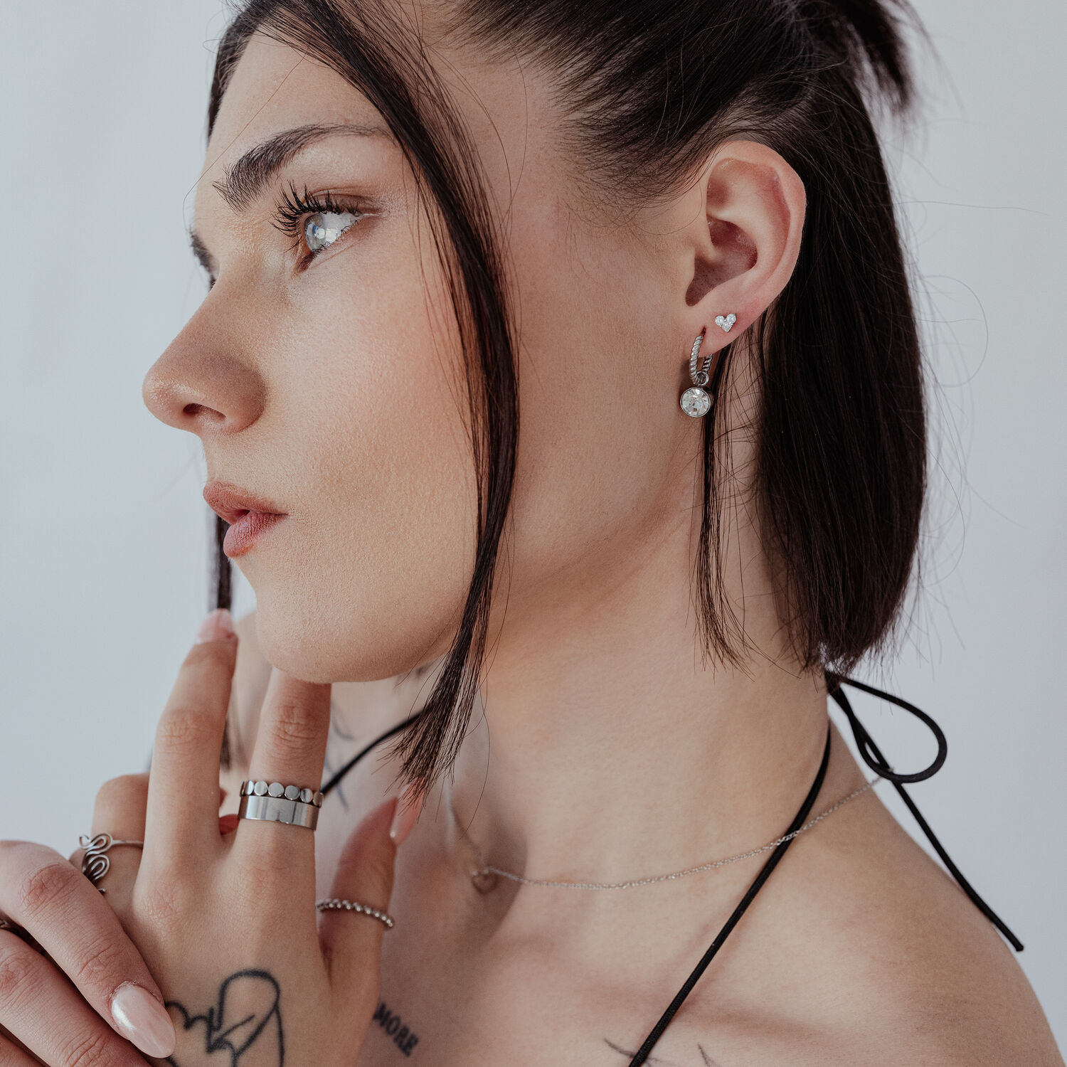 Embout Push Fit Cœur en Cristal à l'Oreille Femme avec embout Push Fit cœur en cristal à l'oreille, profil latéral