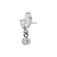 Embout Push Fit argenté avec cristaux Embout Push Fit argenté avec deux cristaux clairs et pendentif sur fond blanc