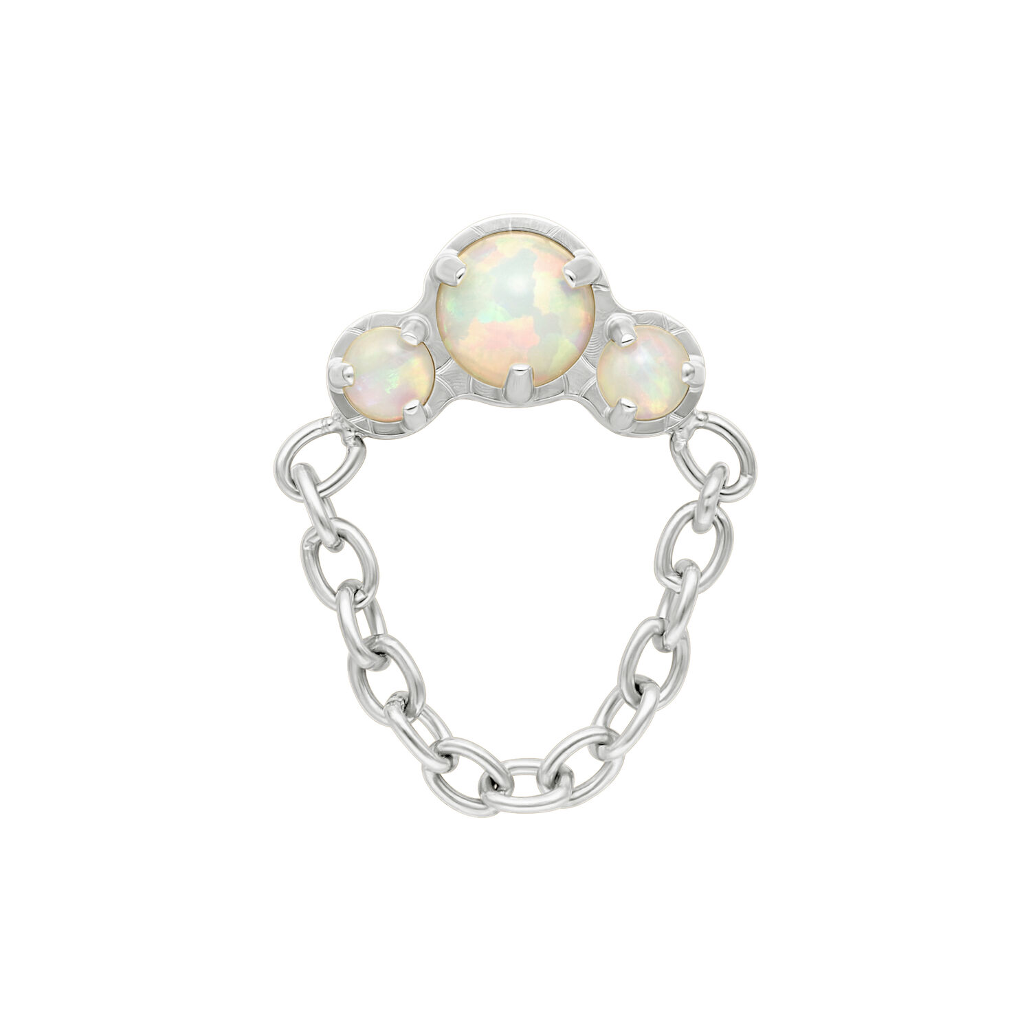 Embout en opale en or blanc avec trois opales et pendentif chaîne sur fond blanc
