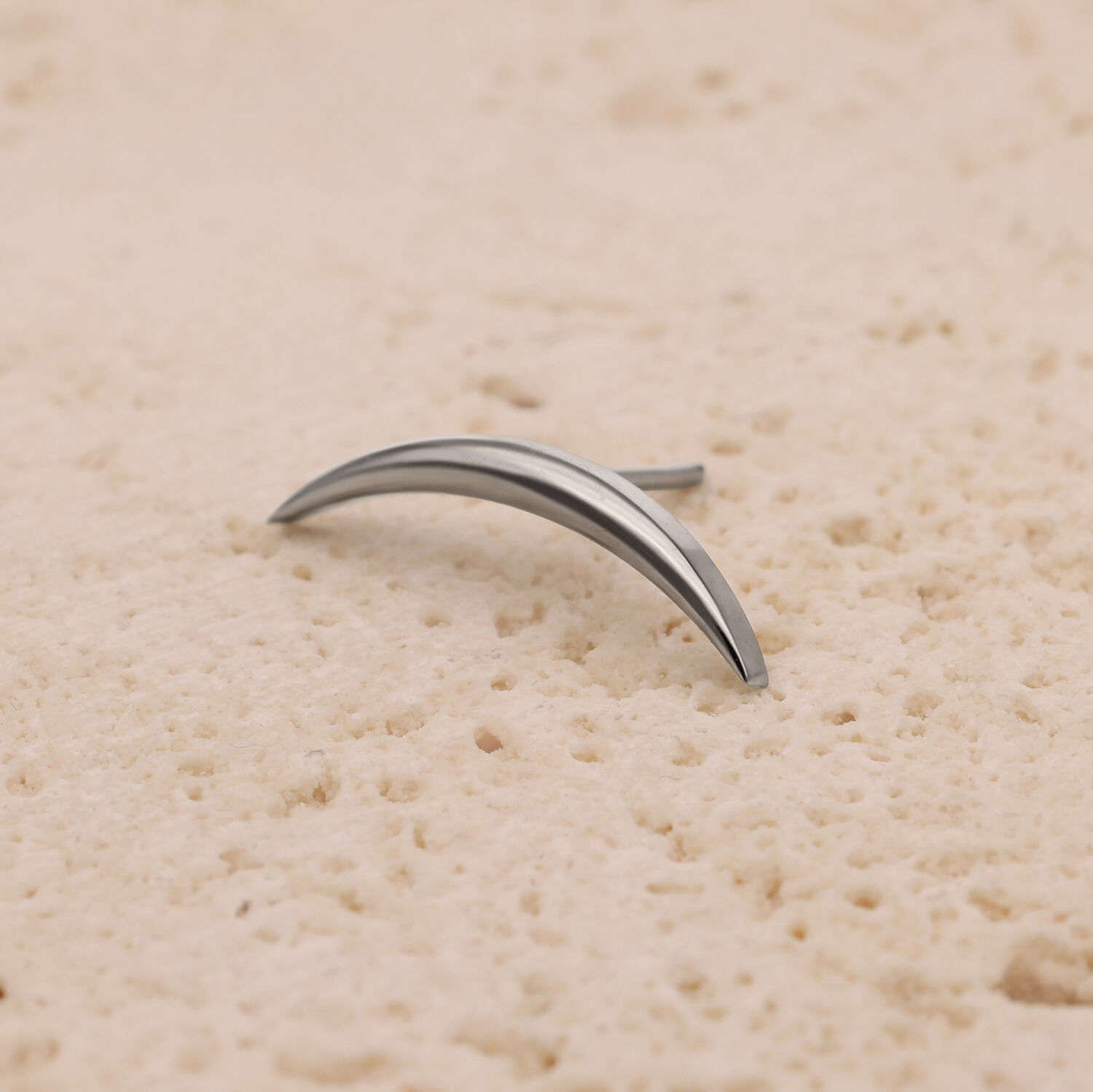Embout en titane argenté pour Push Fit Embout ovale en titane argenté sur fond sable