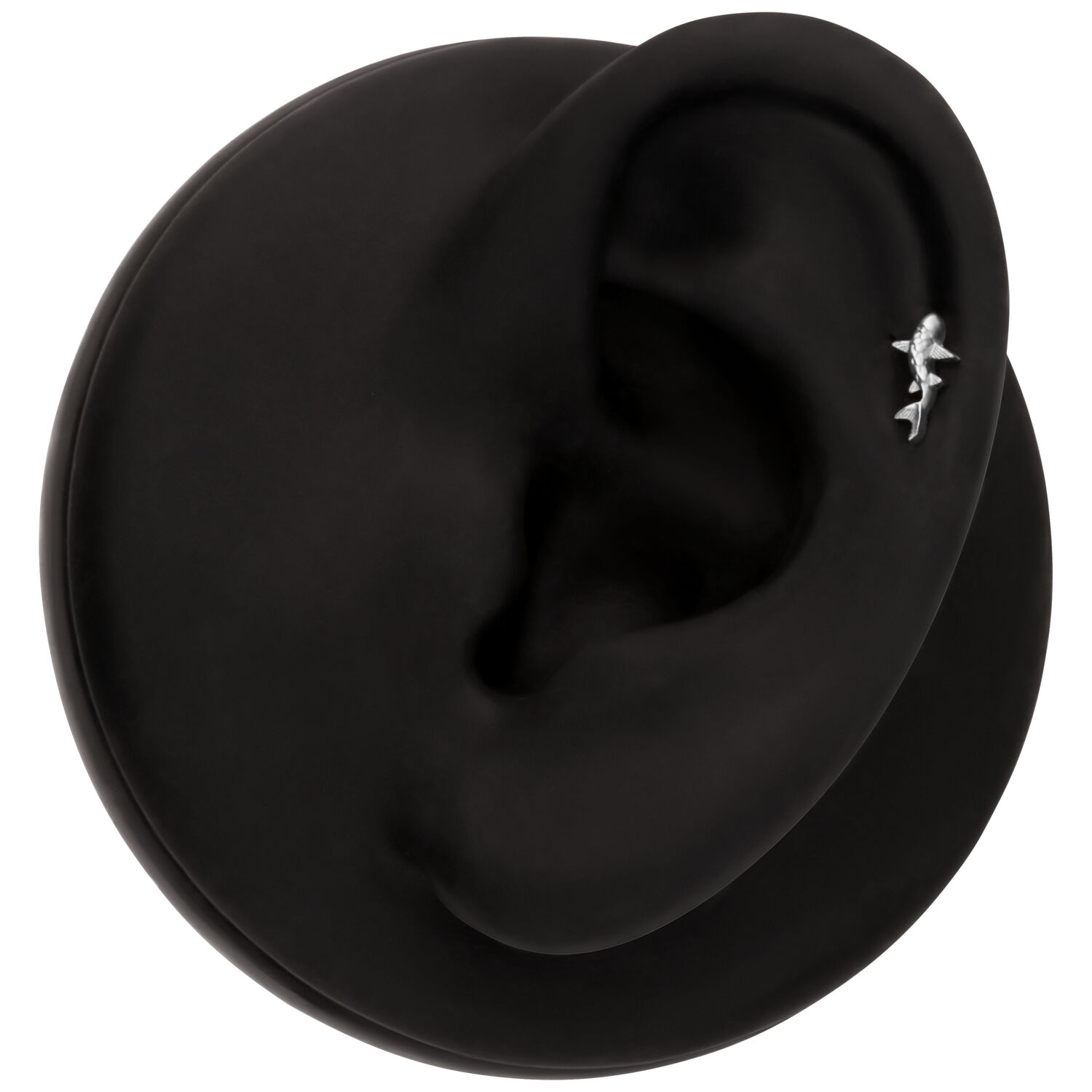 Embout d'oreille noir avec design Koi Embout d'oreille noir avec design Koi argenté sur fond noir