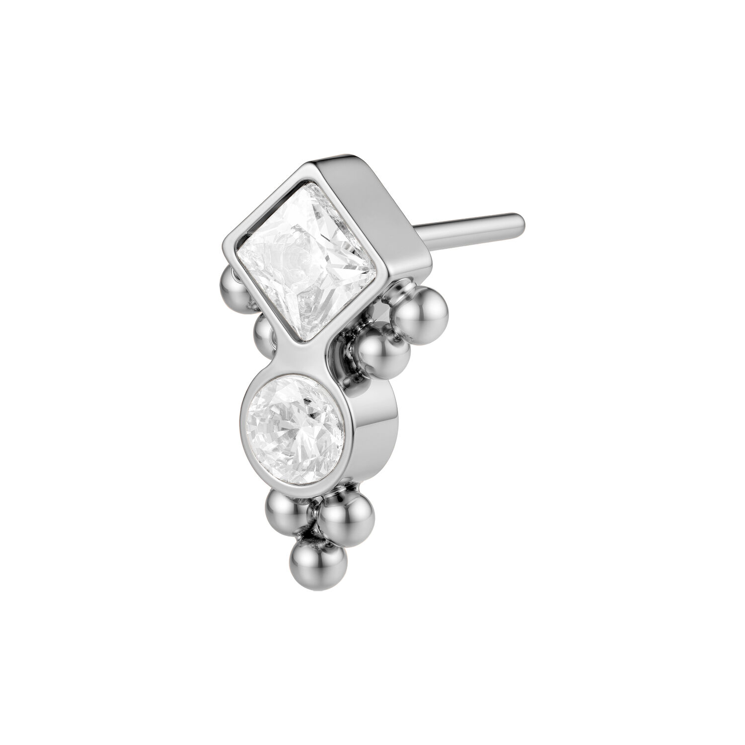 Clou d'oreille argenté avec cristaux Clou argenté avec cristal carré et rond, décoré de petites boules, sur fond blanc