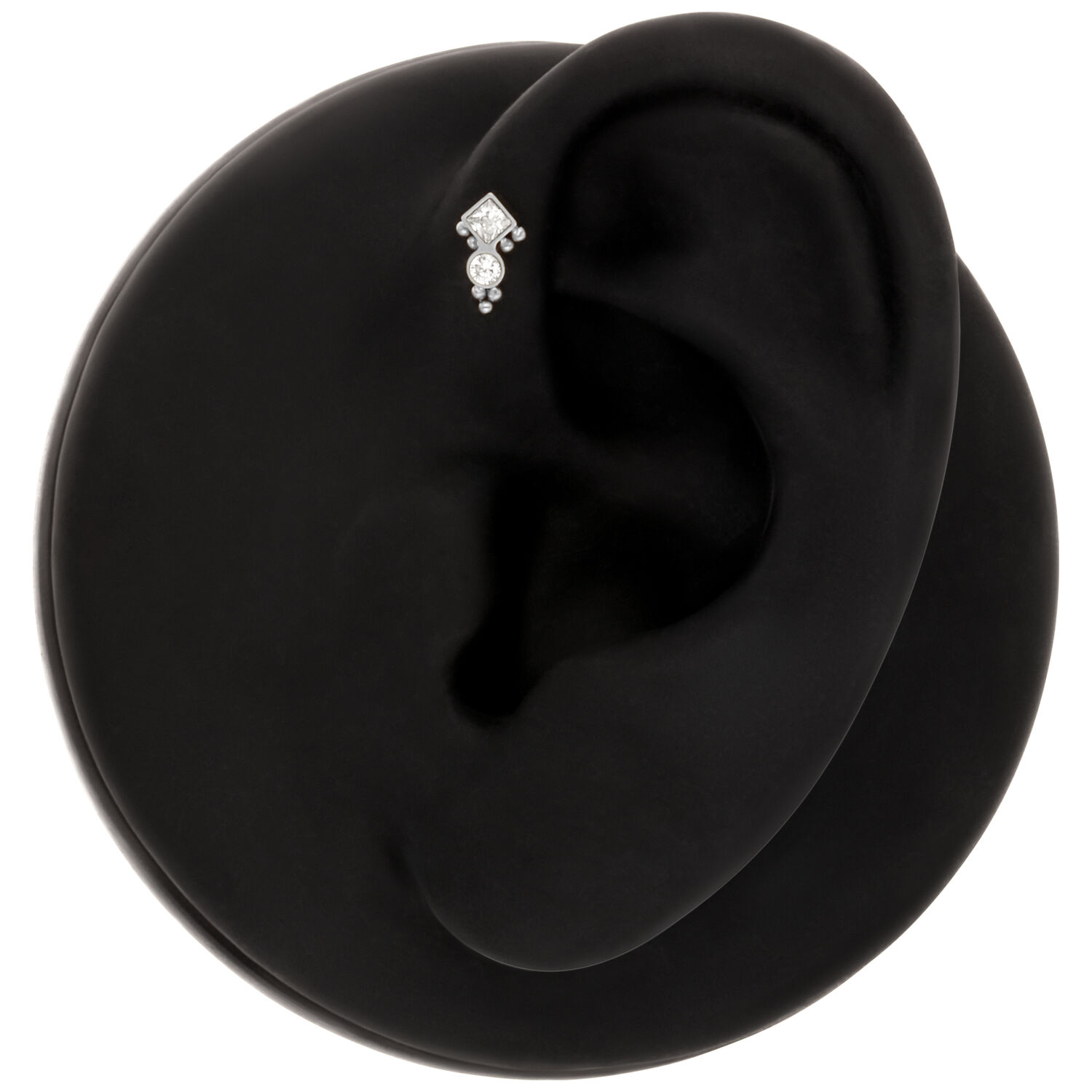 Embout d'oreille Push Fit argenté Modèle d'oreille noire avec embout d'oreille Push Fit argenté