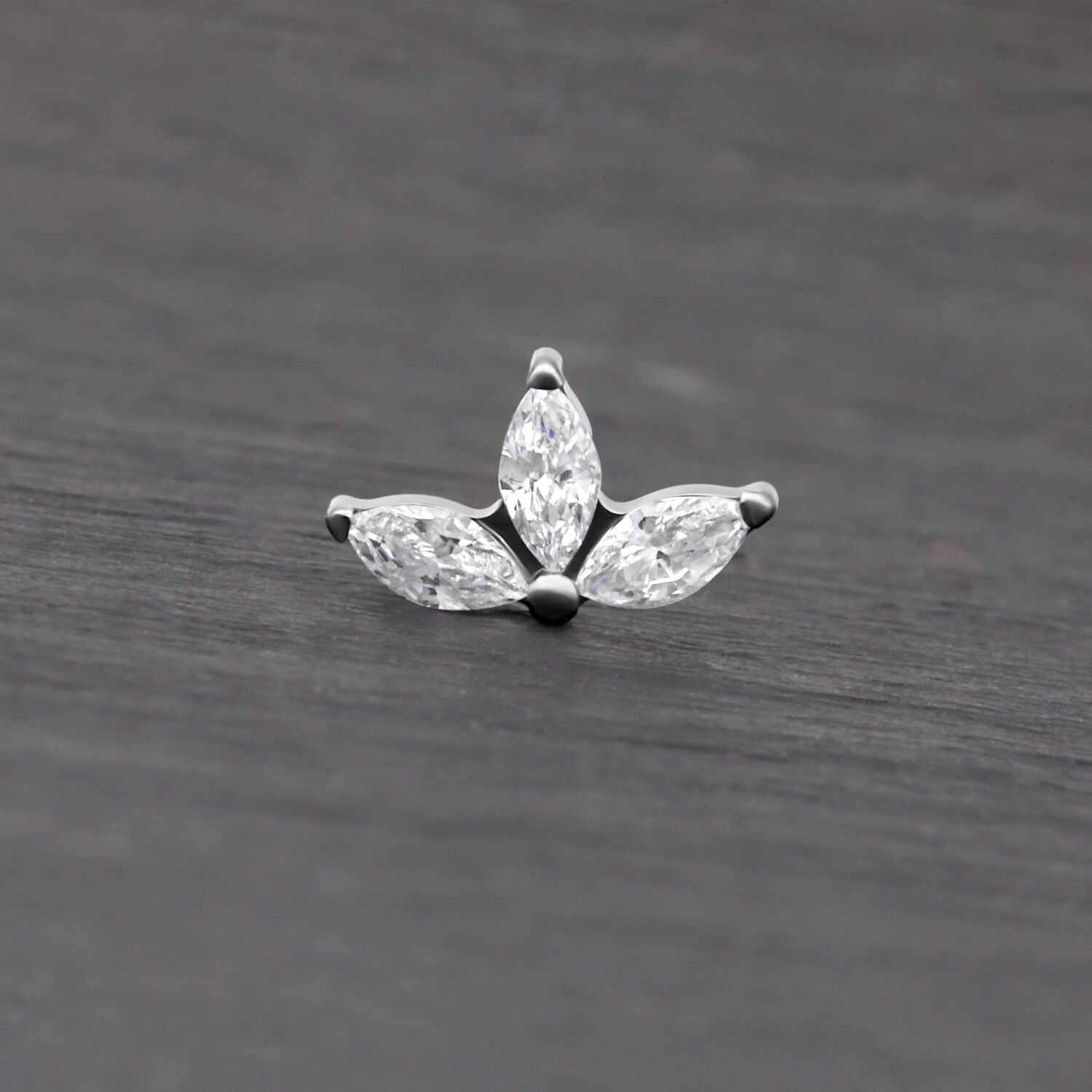 Crystal Lotus embout en argent pour Push Fit Embout Crystal Lotus argenté avec cristaux clairs sur fond gris