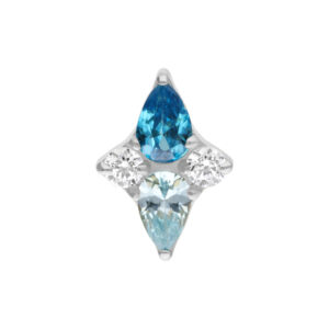Embout argenté avec cristal turquoise, sur fond blanc