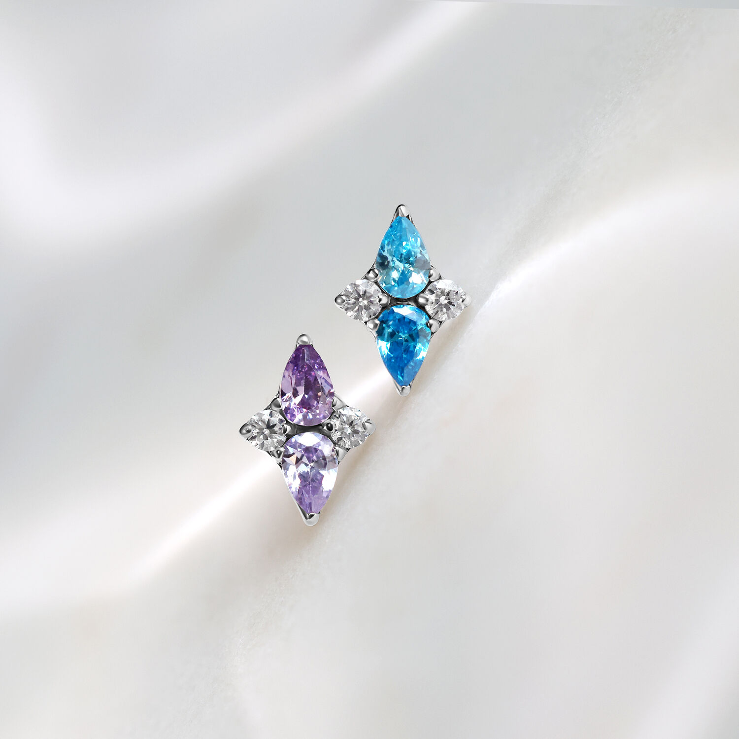 Embout Push Fit Crystal Harmony Lavande & Turquoise Deux embouts Push Fit en titane lavande et turquoise sur fond blanc