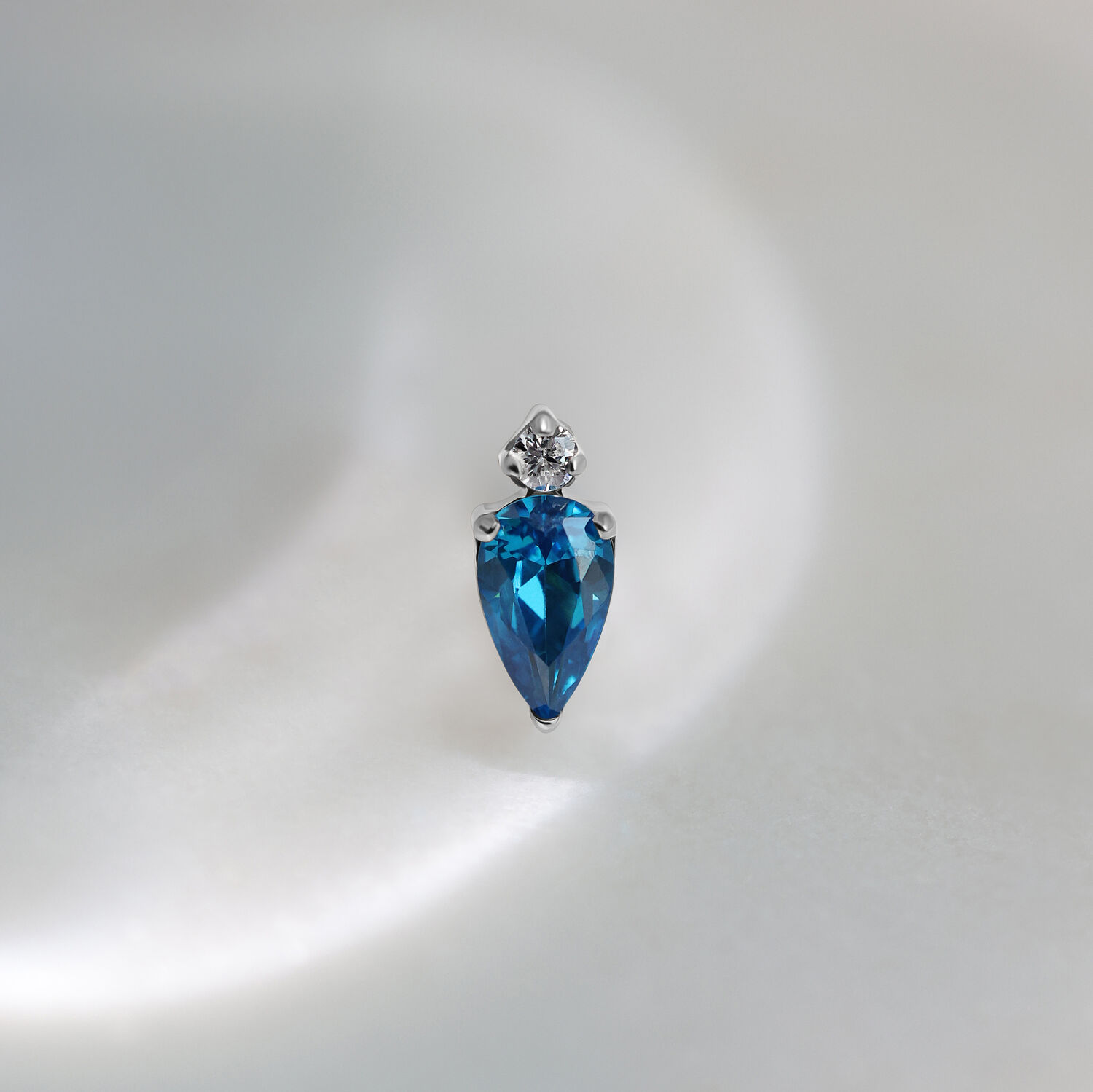 Mystic Dew embout en lavande et turquoise Embout Push Fit argenté avec cristal lavande sur fond clair